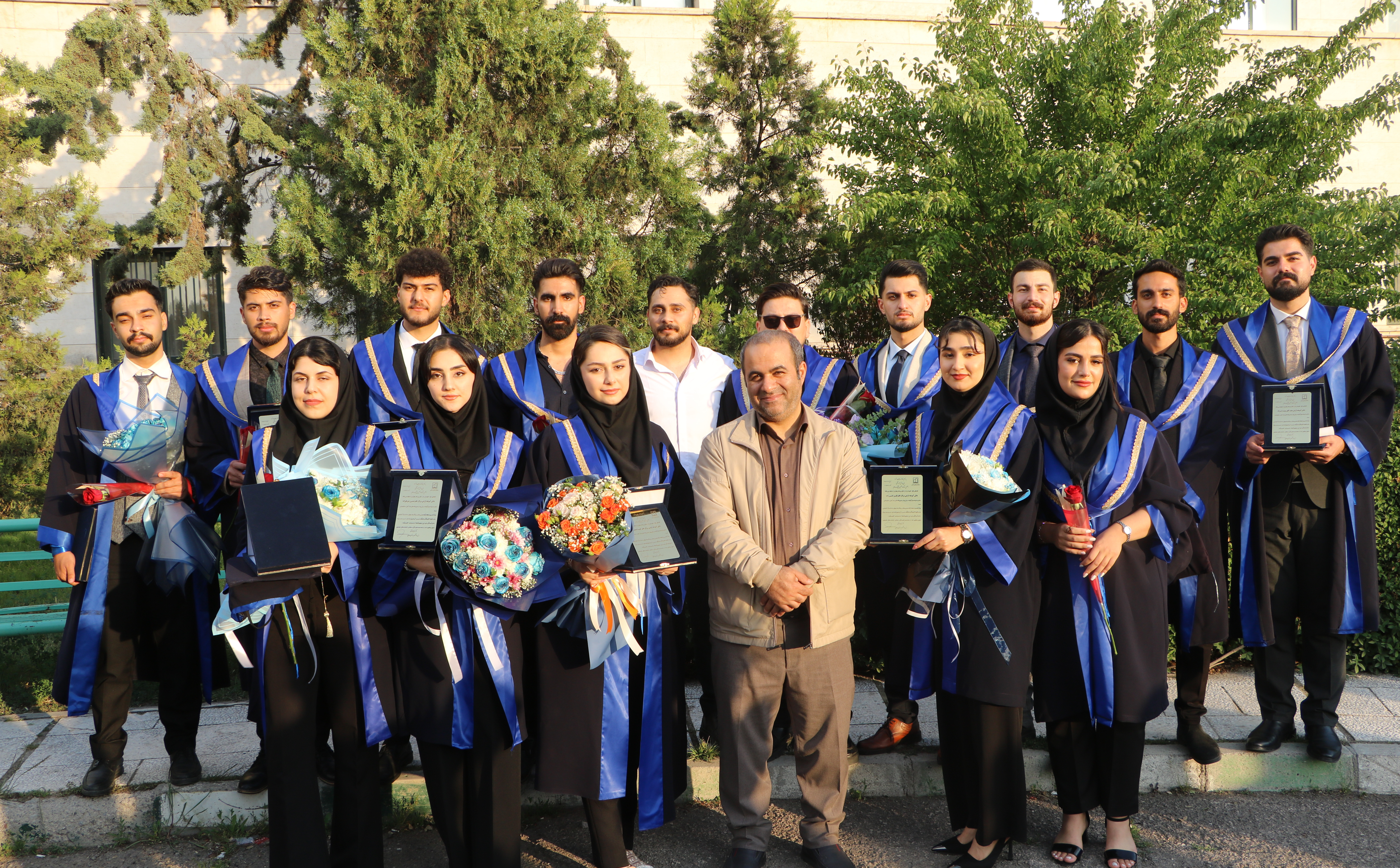 طنین لبخند و امید در جشن دانش‌آموختگی دانشجویان دانشکده  پرستاری و مامایی  ورودی ۱۴۰۱ اردبیل