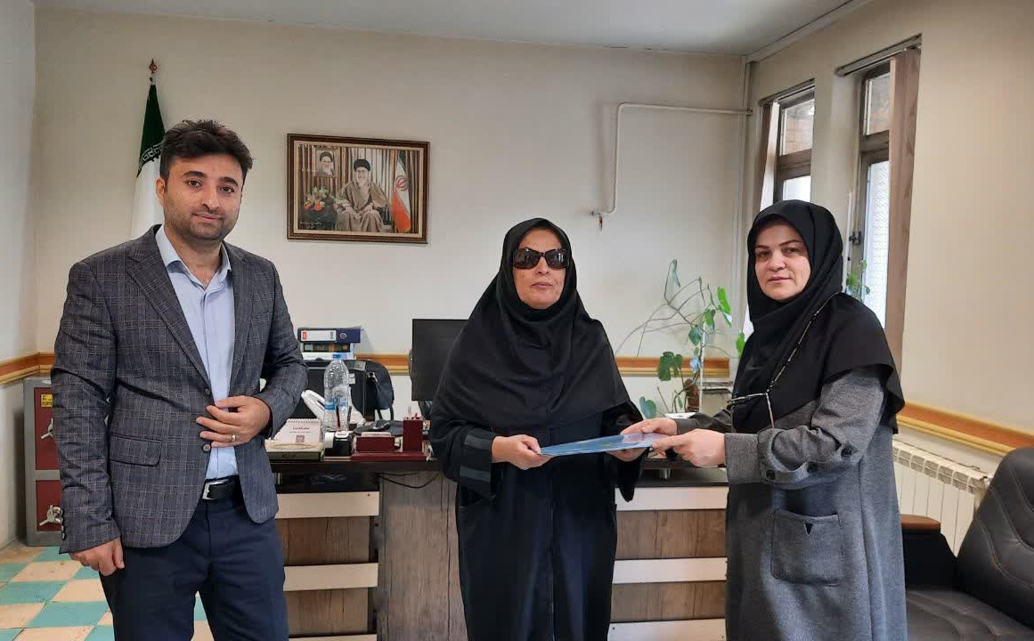 تقدیر از همکار روشندل دانشکده پرستاری و مامایی به مناسبت روز جهانی عصای سفید