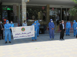 حرکت نمادین و پیاده روی اعضای هیات علمی، کارکنان و دانشجویان دانشکده پرستاری و مامایی با پوشیدن لباس رزم کرونا