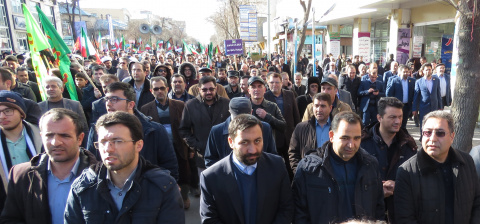 حضور اساتید و پرسنل دانشکده پرستاری و مامایی در راهپیمایی حماسی و دشمن شکن ۱۴ دی